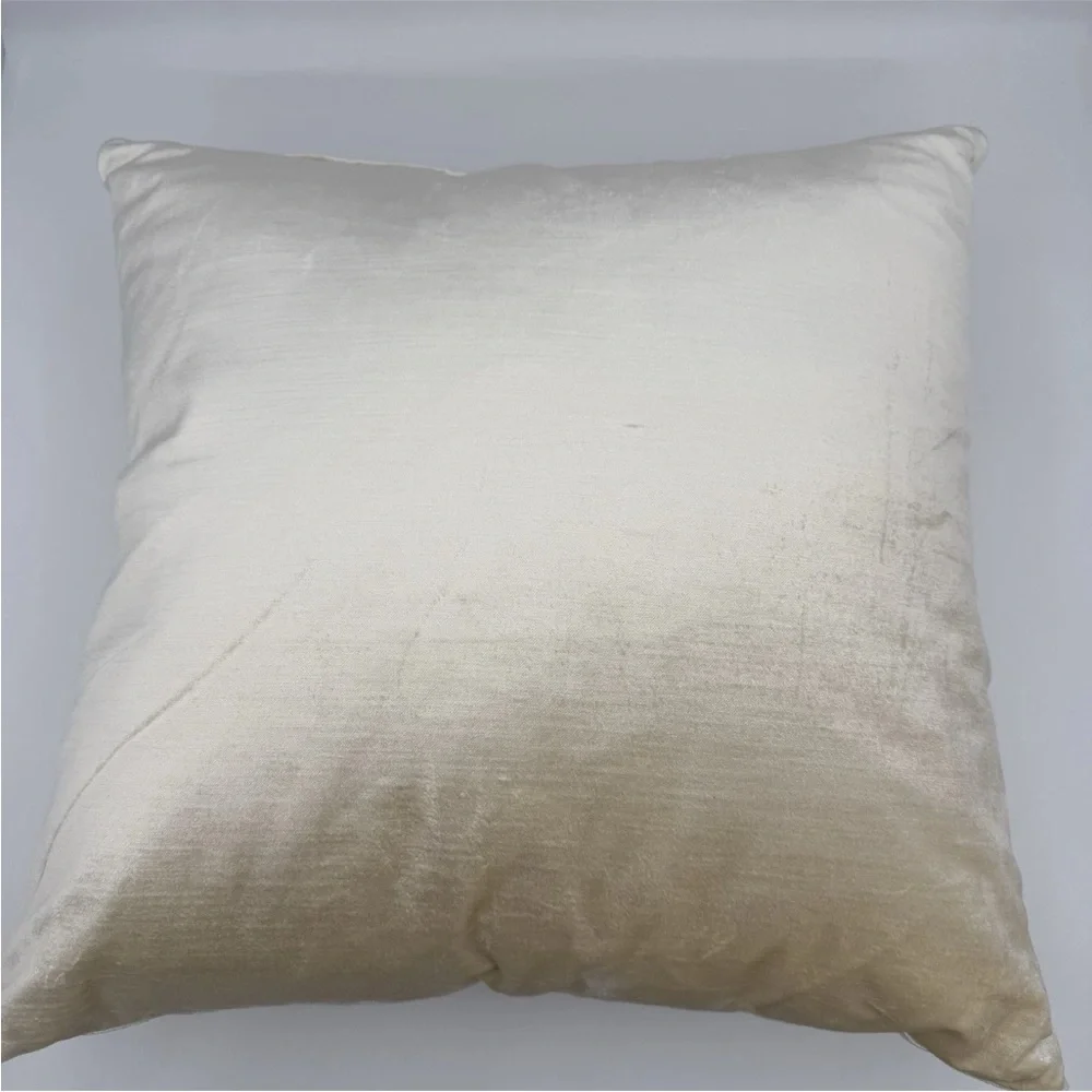 Hand Painted Wreath Pillow white w/Red Bow 22x22” By Eastern Accents- Studio 773